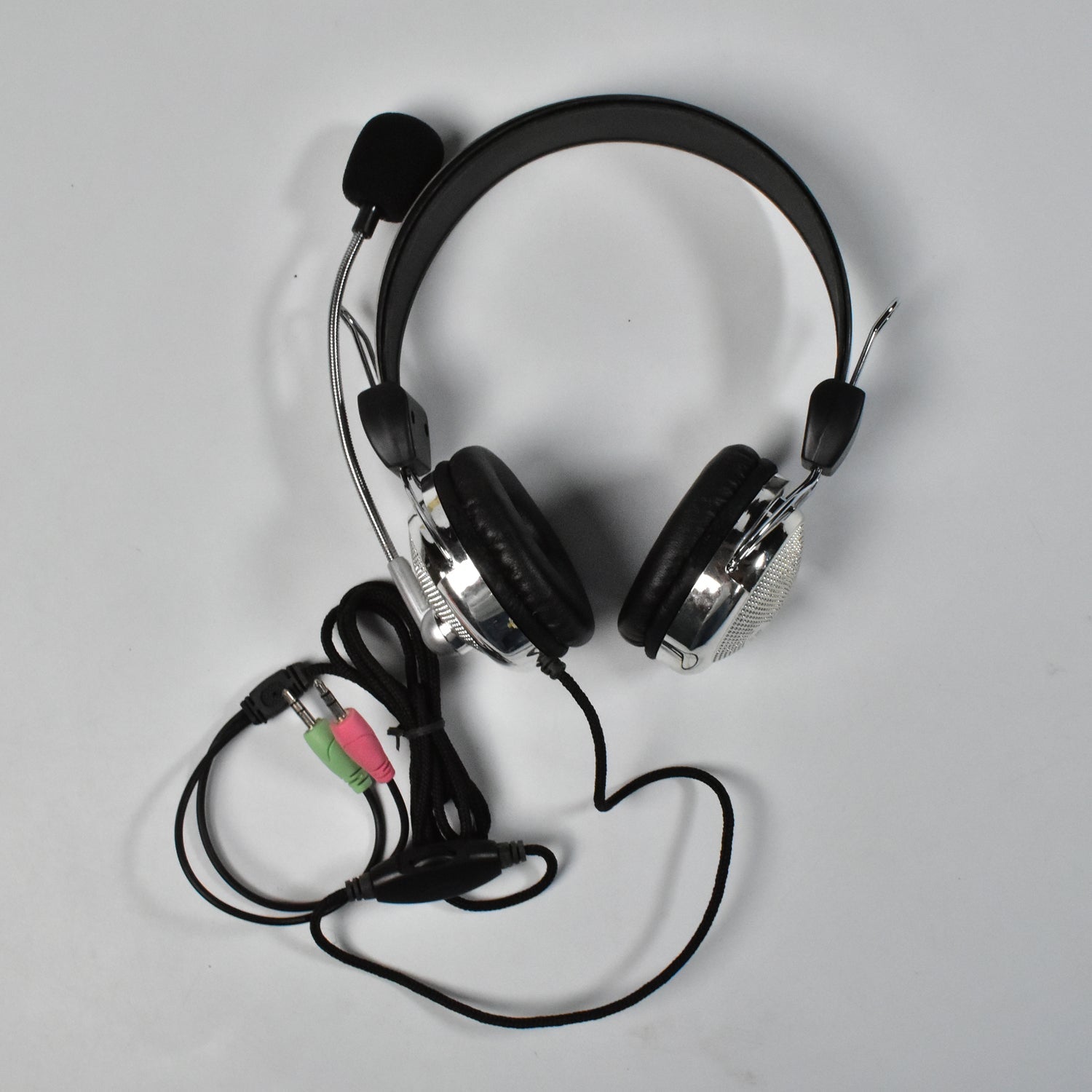 6389 Wired On Ear Headphones With Mic With 3.5 Mm Drivers, In-Built Noise Cancelling, Foldable And Adjustable For Laptop/ Pc / Office / Home DeoDap 6389 Wired On Ear Headphones With Mic With 3.5 Mm Drivers, In-Built Noise Cancelling, Foldable And Adjustable For Laptop/ Pc / Office / Home DeoDap